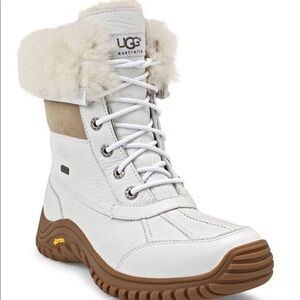 UGG VIBRAM NEVER WORN SNOW SHOES